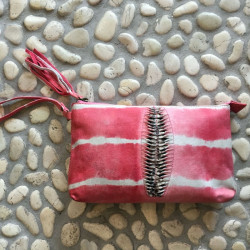 Pouch Clutch Pink Sheepskin Leather Carved Batik Pattern | Fabiana Boente